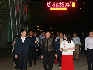 福建省人大常委會黨組副書記、副主任雷春美蒞臨雙龍戲珠酒業(yè)視察調(diào)研