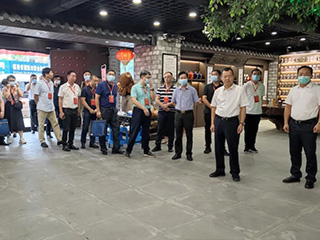 省人大代表蒞臨雙龍戲珠酒業(yè)開展專題調(diào)研